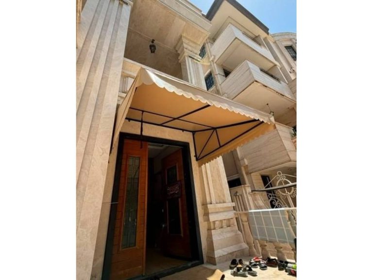 اجرای سایبان دکوراتیو درب ورودی ویلا در چالوس مازندران